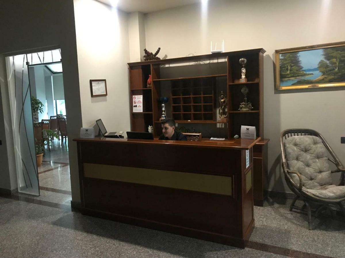 Western Star Hotel Дуррес Экстерьер фото